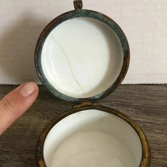 Vtg Porcelain Trinket Box - Picture 5 of 10